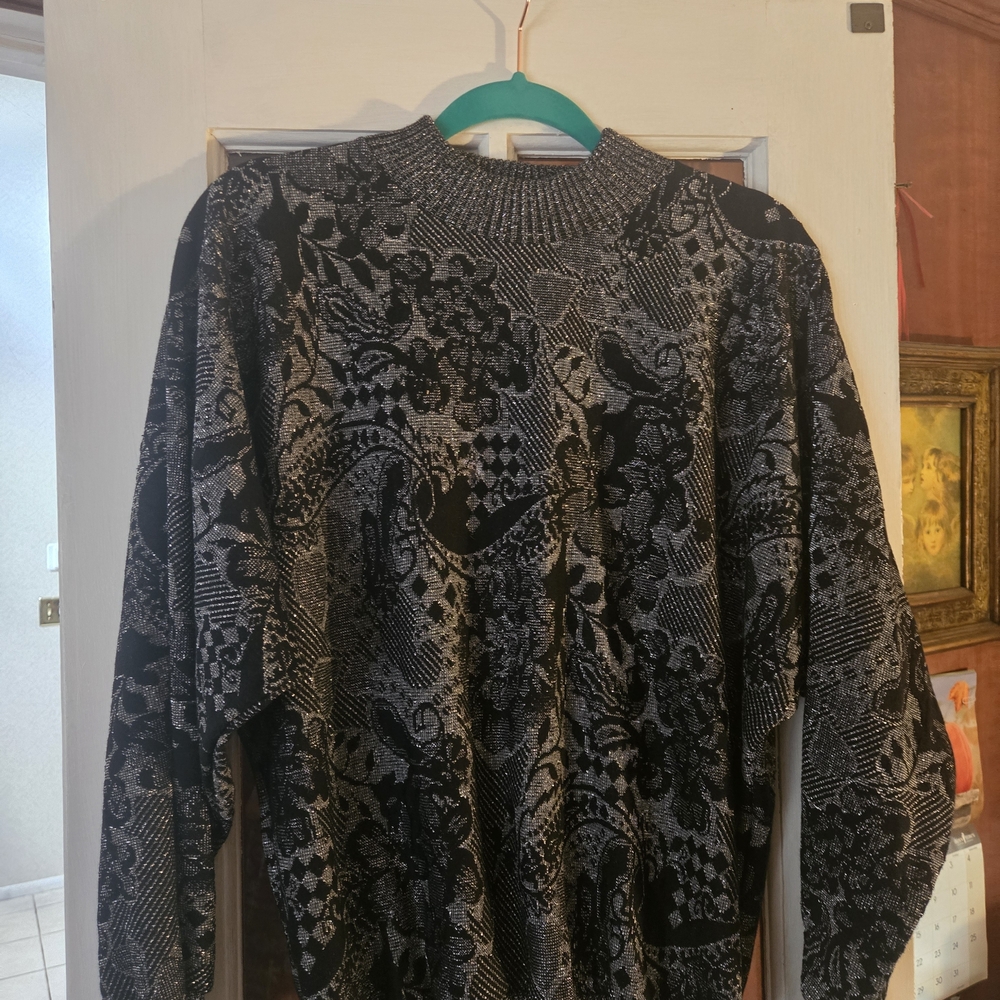 Chic Black and Gray Patterned Blouse